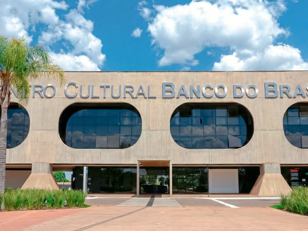 Letras em aço inox escovado