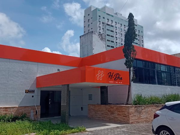 Fachada ACM Letra Caixa