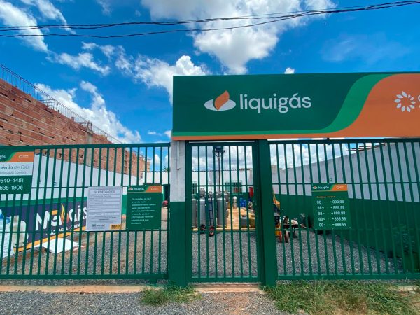 Fachada ACM e Adesivo