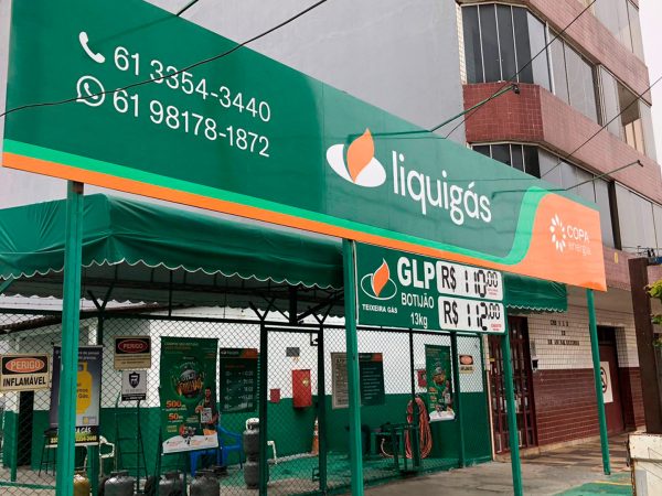 Fachada ACM e Adesivo