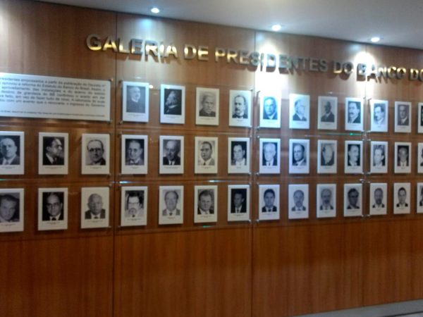 lasersign-sinalizacao-e-projetos-empresa-brasilia-trofeus-galerias-e-placa-de-homenagens-1920x1080-banco-do-brasil