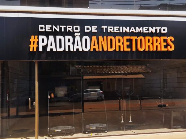 Fachada Letras Acrílico